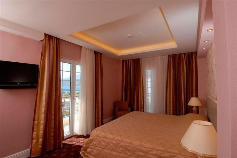 Bedroom, Nafsika Palace Delphi-Itea, Central Greece