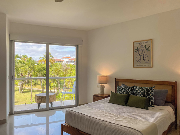 Others 4, 2BR Beachfront Condo Playa Pool & Beach, Cozumel