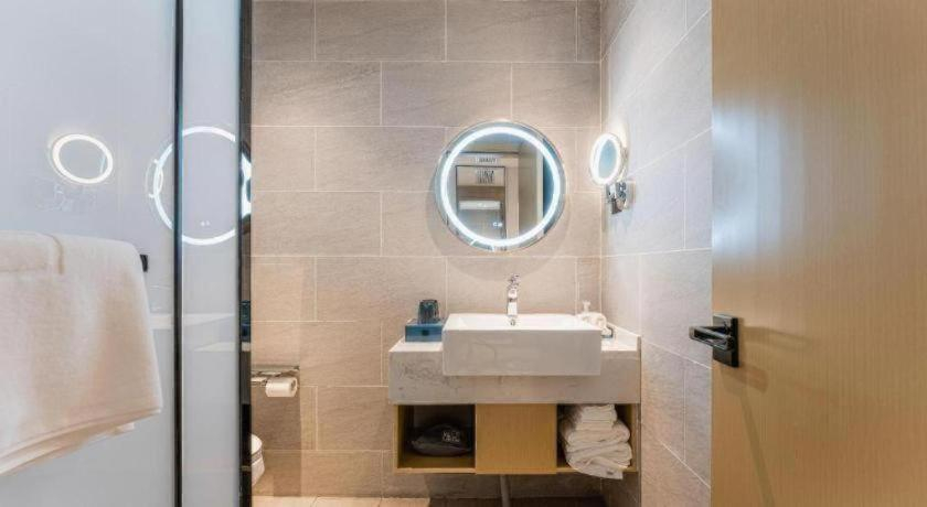 Bathroom, Echarm Hotel Shanghai North Bund Tilanqiao Metro Station, Shanghai