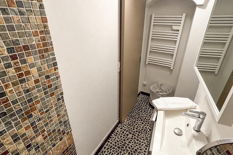 Bathroom 2, CLIM - 1 ch 1 sdb - Triplex atypique, Vaucluse