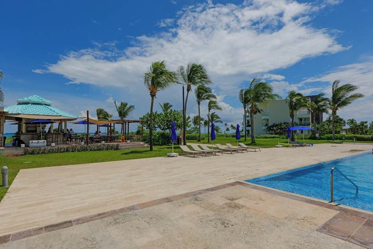 Others 3, Beachfront 3BR Condo, Resort Pool Playa, Cozumel