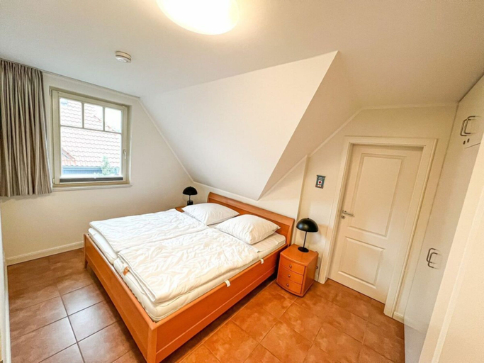 Bedroom 2, Muhlenstrasse 19 Apartment 4, Vorpommern-Rügen