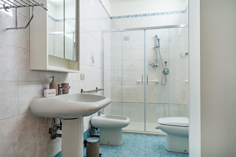 Others 3, Welcome Suite, Bari