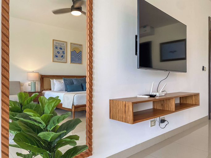 Others 2, 2BR Beachfront Condo Playa Pool & Beach, Cozumel