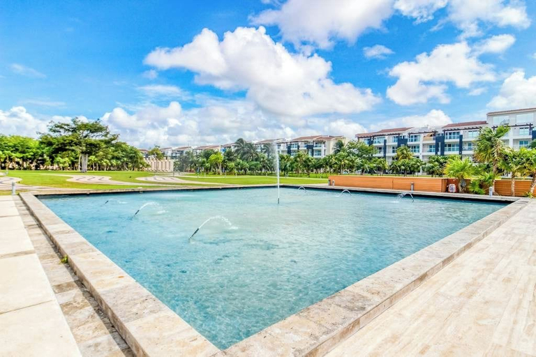 Others 3, Beachfront 2BR Condo, Resort Pool, Gym & Beach, Cozumel