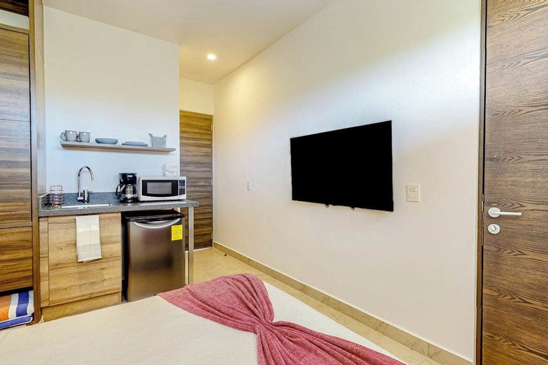 Others 4, Stylish Studio Near Akumal - Rooftop Pool & Wifi, Cozumel