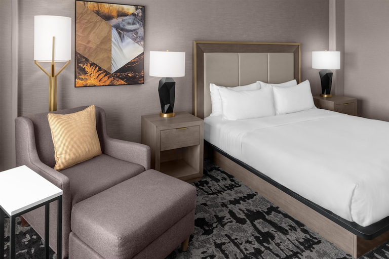 Bedroom 1, DoubleTree by Hilton Hotel Springfield, Greene