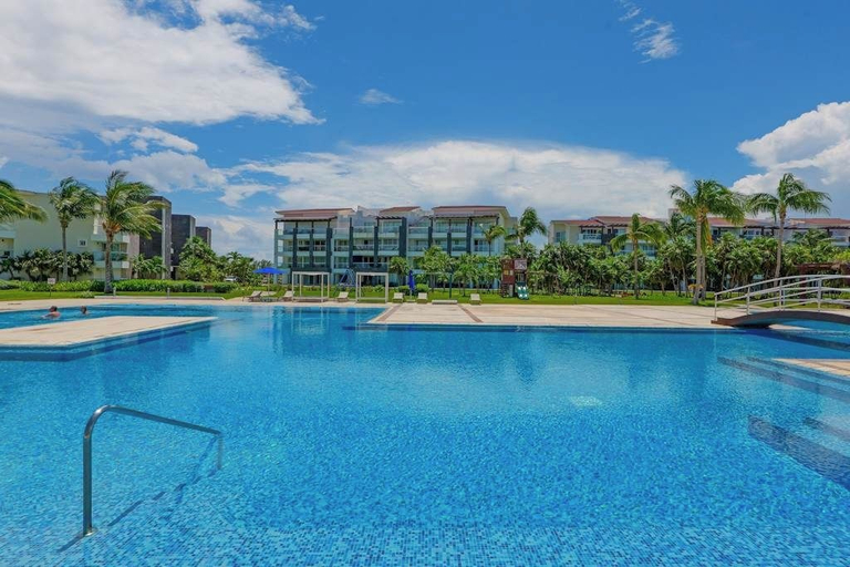 Others 2, Beachfront 2BR Condo w/ Private Pool & Beach, Cozumel