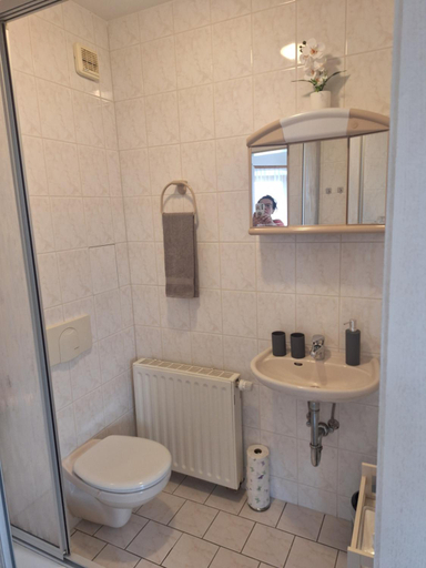 Bathroom 5, Einkehr zur Rennstrecke, Sächsische Schweiz-Osterzgebirge