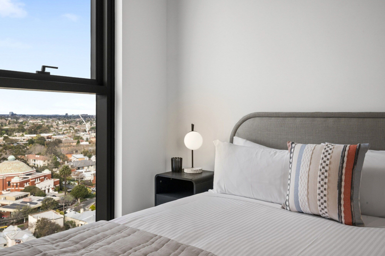 Others 5, Balcony 3-bed Apartment Near Albert Park, Melbourne