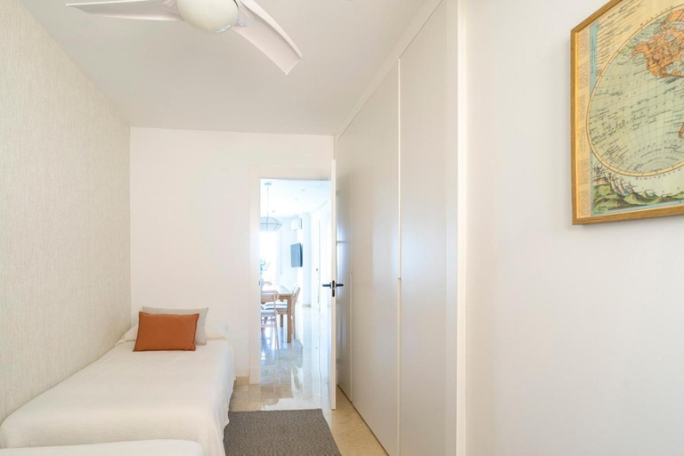 Bedroom 3, Modern apartment with pool on the beachfront in Marbella by SharingCo, Málaga