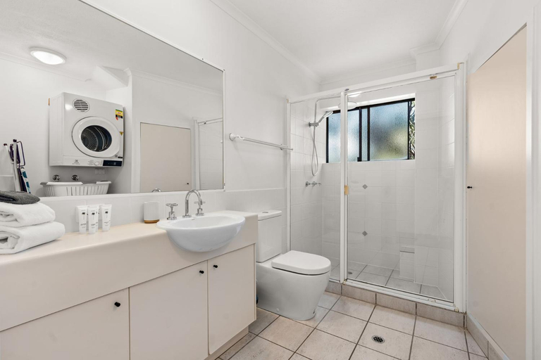 Bathroom 3, 4 Domani Large Townhouse with Ocean Views, Noosa - Sunshine-Peregian