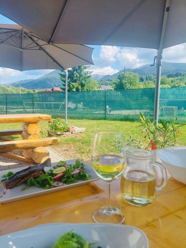 Food & Drinks 5, Pensiunea Cascada, Borsa