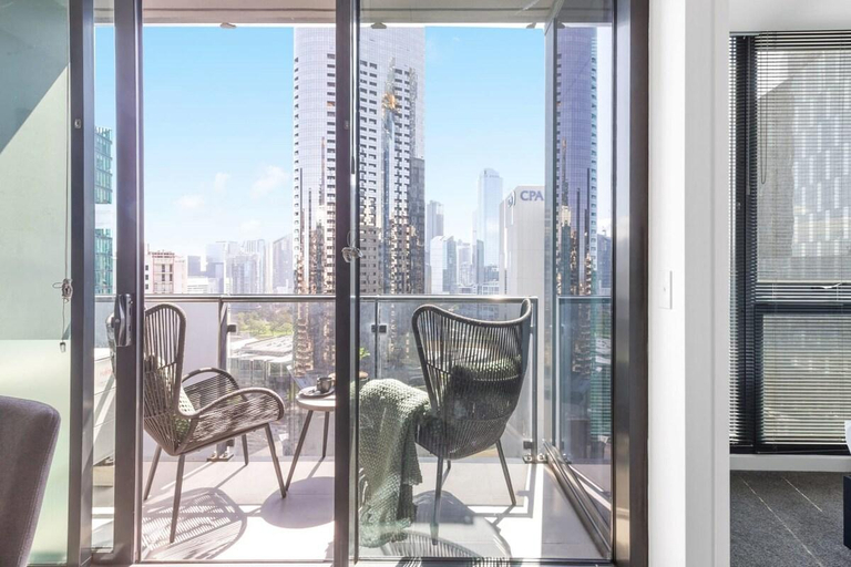 Others 2, A Modern 2BR Apt with City Views, FREE Parking, Melbourne