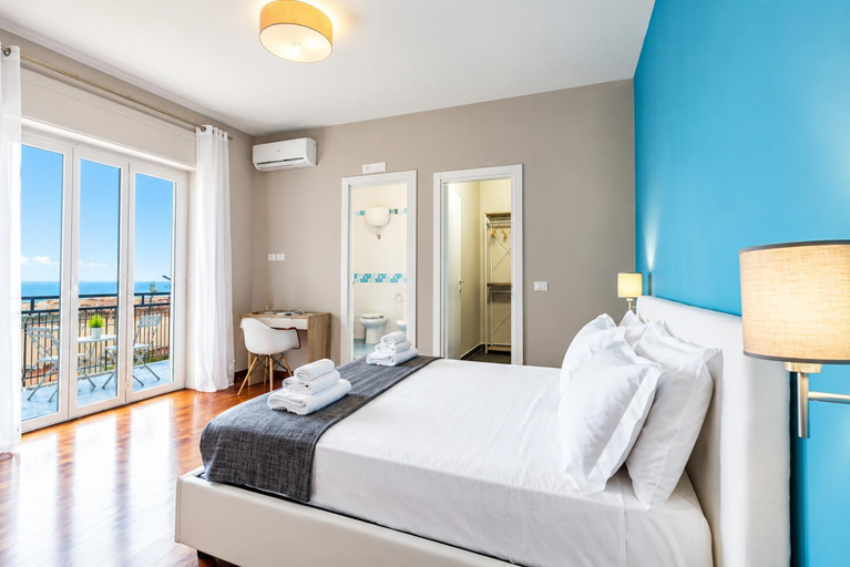 Bedroom 4, La Casa di Giorgio Seaview rooms, Napoli