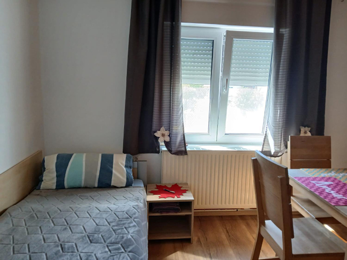 Others 5, Hedys Apartment, Amstetten
