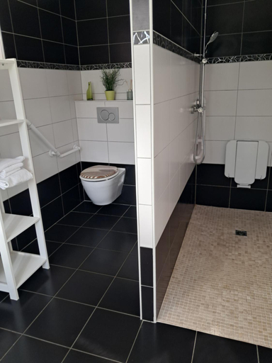 Bathroom, chambre PMR avec salle de bain privatisee avec petit dejeuner compris, Côte-d'Or
