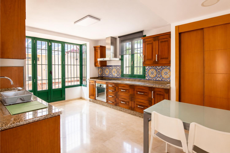 Others 5, Villa en Playamar - Piscina, Barbacoa y Parking, Málaga