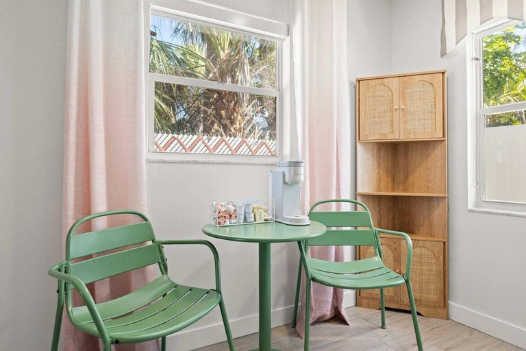 Others 2, Studio w/ King Bed Heated Pool, Steps to Beach!, Pinellas