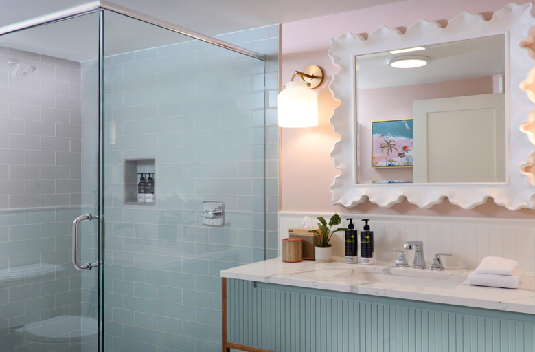 Bathroom 3, Duval Gardens, Monroe