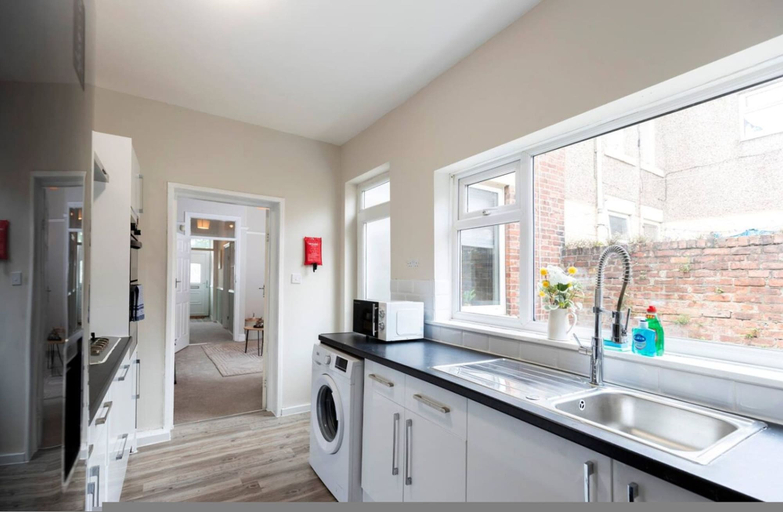 Others 2, Gateshead 2BR Flat - Near Town Metro Access, Gateshead