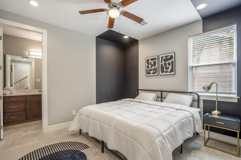 Bedroom 3, Spacious 3 Bed House near MD Anderson, Houston
