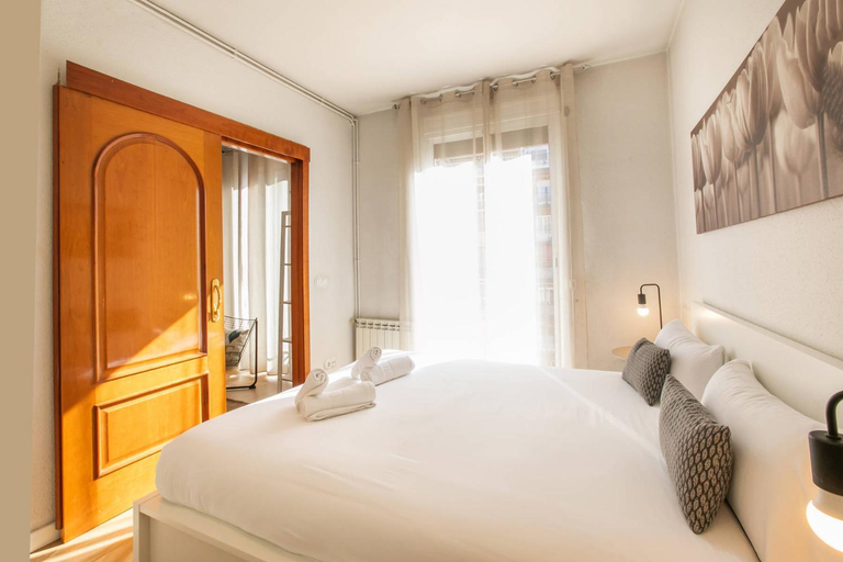 Bedroom 2, 42ara1026 lovely apartment near Sagrada Familia, Barcelona