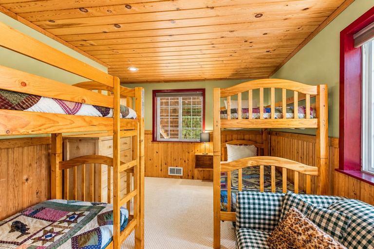 Bedroom 3, Pine Acres by NW Comfy Cabins, Chelan