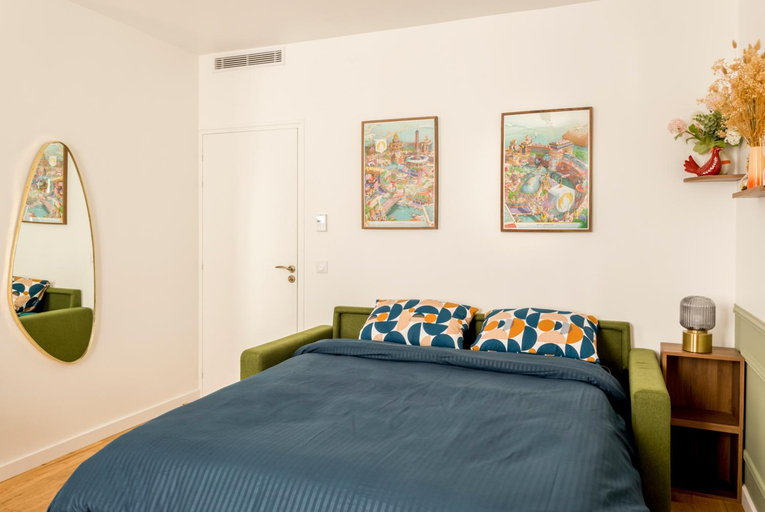 Bedroom, Relais Cocorico "Poule" 1 Bedroom with AC Eiffel Tower district, Paris