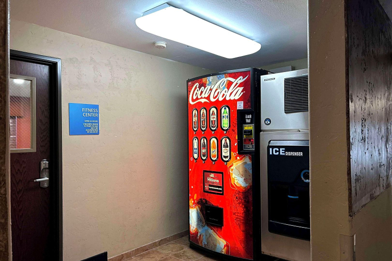 Food & Drinks 5, Express Inn Leesville Fort Polk, Vernon