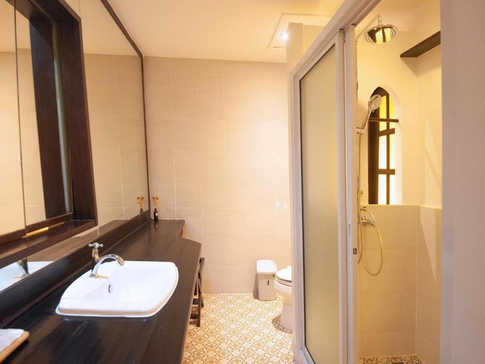 Bathroom 4, B2 Suthep Night Market Premier Resort, Muang Chiang Mai
