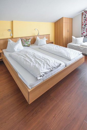 Bedroom 4, DEVA Hotel Renchtalblick, Ortenaukreis