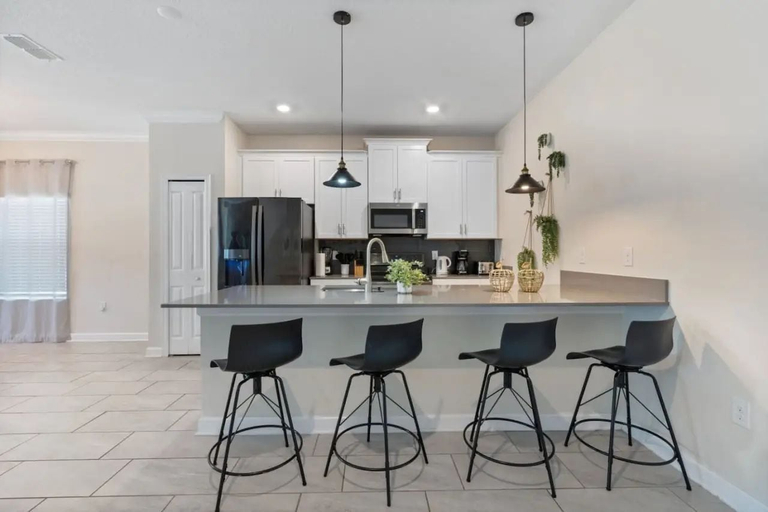 Others 2, 5BR Storey Lake Pool Home Near Disney, Osceola