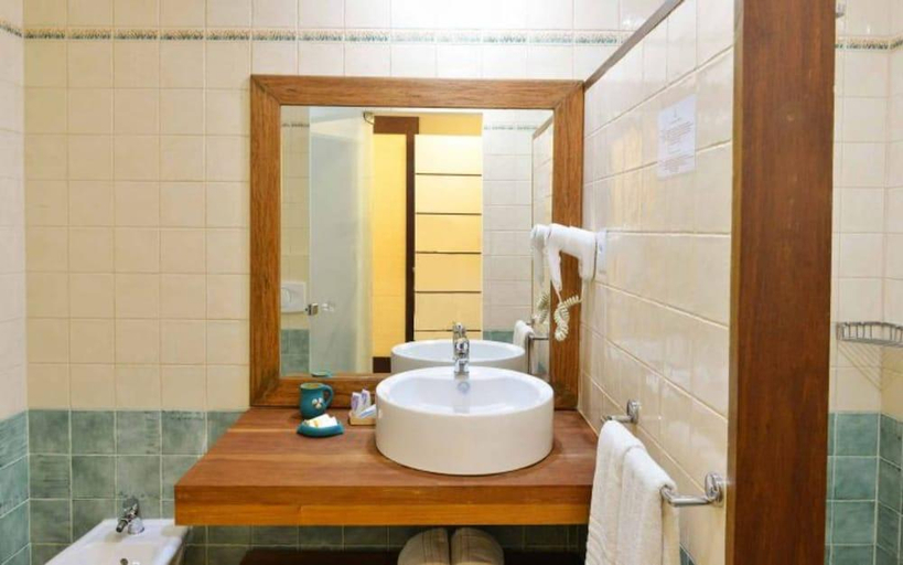 Bathroom 3, Iara Beach Hotel Boutique, Salvador