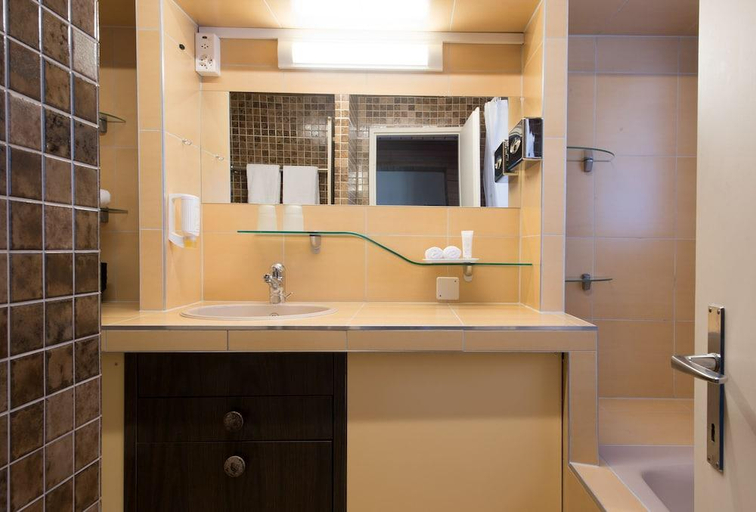 Bathroom 5, Jungfrau Hotel, Interlaken