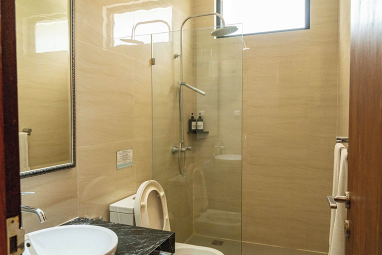 Bathroom, Kamala Plantation View Villa 10 Bedrooms With a Private Heated Infinity Pool and a Billiard Table, Bandung
