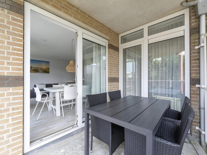 Others 5, Modern 5-guest Holiday Apartment With Balcony, Den Helder