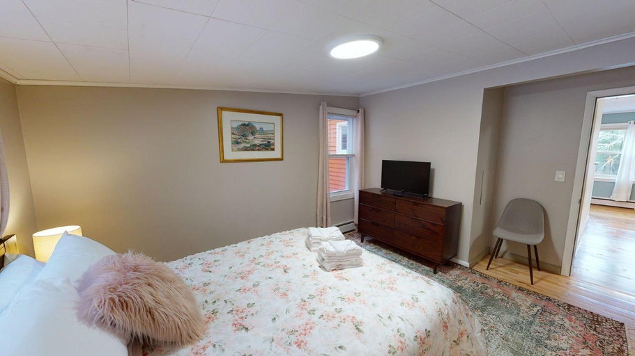 Bedroom 2, Winter Lore, Rutland
