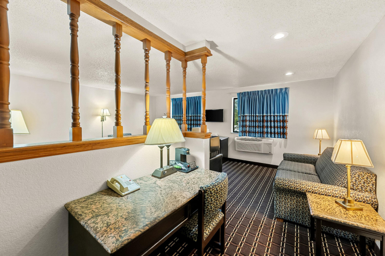 Others 5, Super 8 by Wyndham New Castle, New Castle