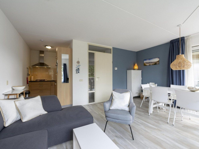 Others 2, Modern 5-guest Holiday Apartment With Balcony, Den Helder