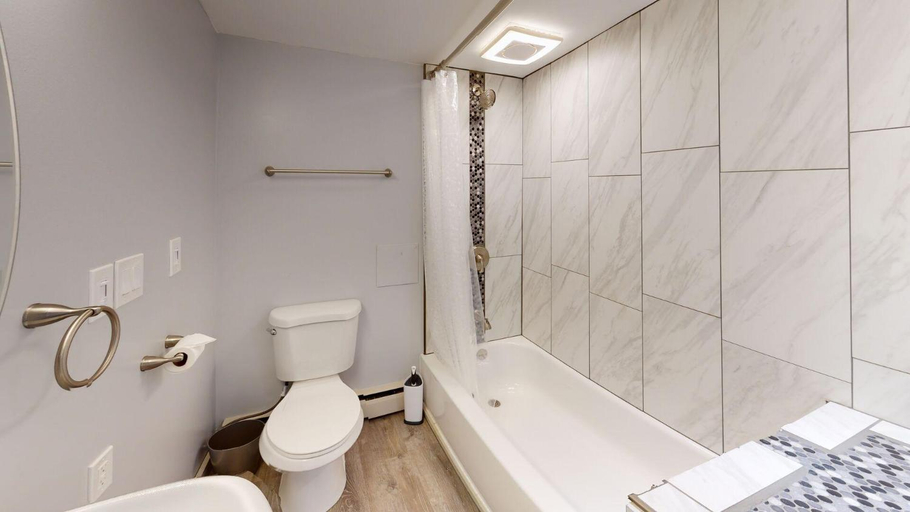 Bathroom 3, Winter Lore, Rutland