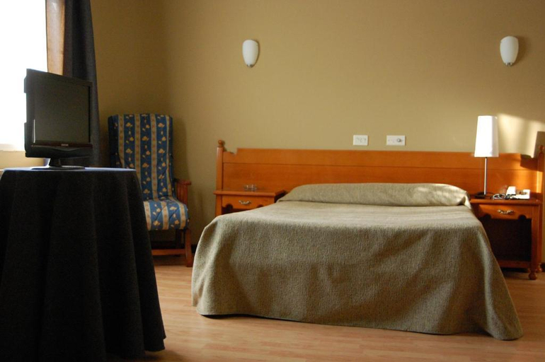 Bedroom 2, Hotel Paris, Pontevedra