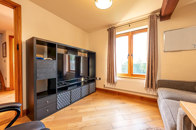 Others 5, Silverwood-Stylish House Annexe - Pass the Keys, Telford and Wrekin