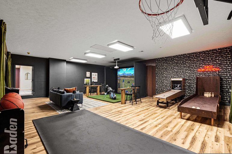 Others 4, 7k Sqft Estate - Epic Amenities Fun - Sleeps 20, Buncombe