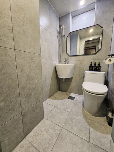 Bathroom 3, Cheonho T Hotel, Gangdong