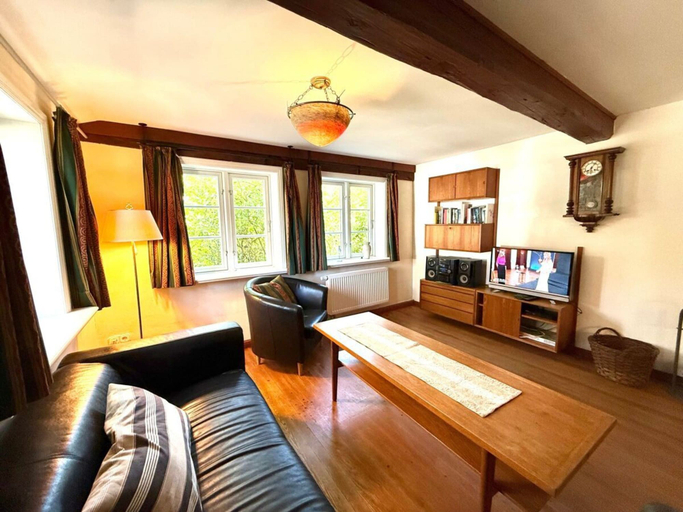 Others 4, Holiday Home in Oldsum With Swimming Pool, Nordfriesland