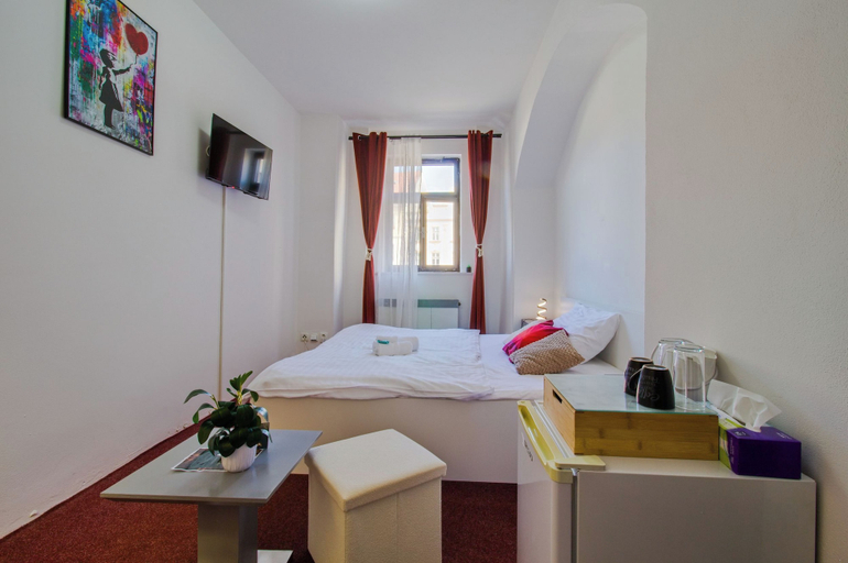 Others 5, Nefrit Garni & Bar, Děčín