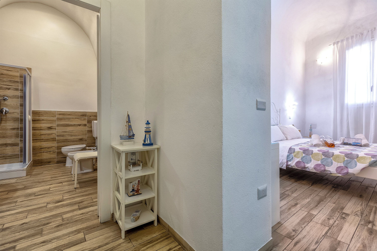 Others 3, white shell rooms self check-in, Sassari