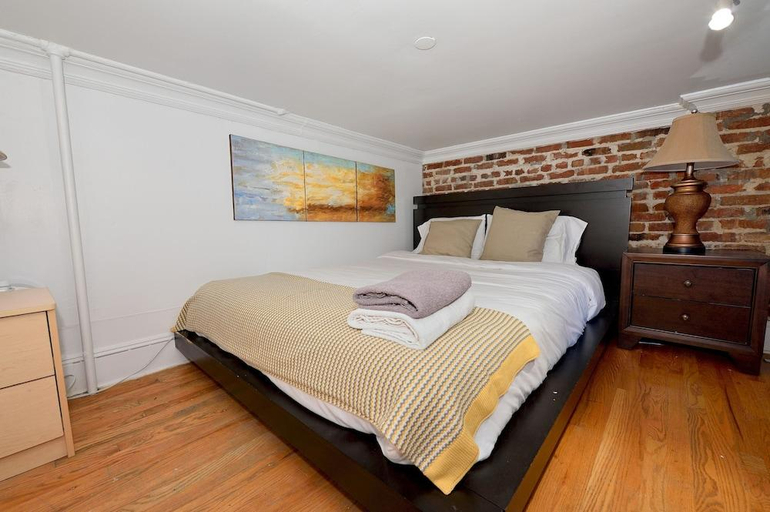 Others 3, Charming 3-Bedroom Apartment in Midtown West, New York
