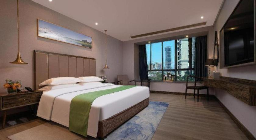 Bedroom 2, Landmark Hotel, Zhuhai